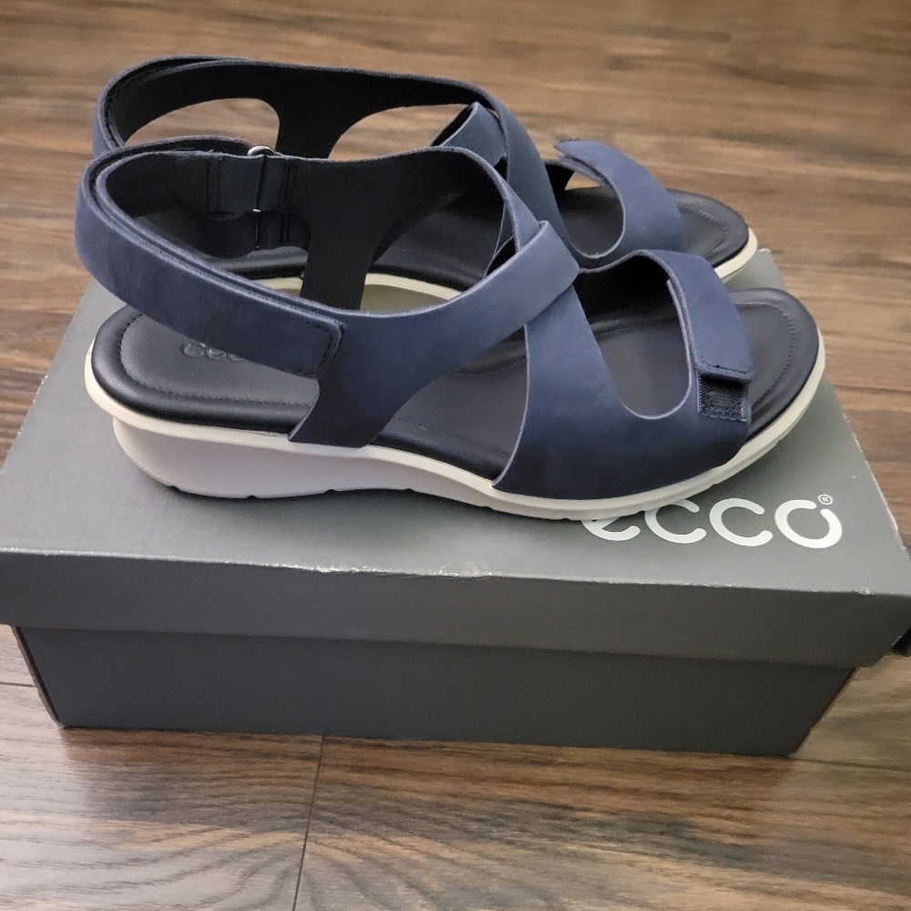 Ecco Felicia cross sandals 41